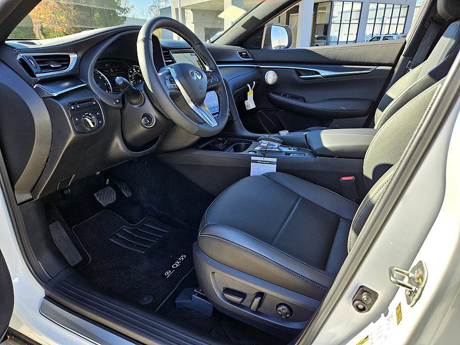 New 2025 INFINITI QX55 Essential image 7