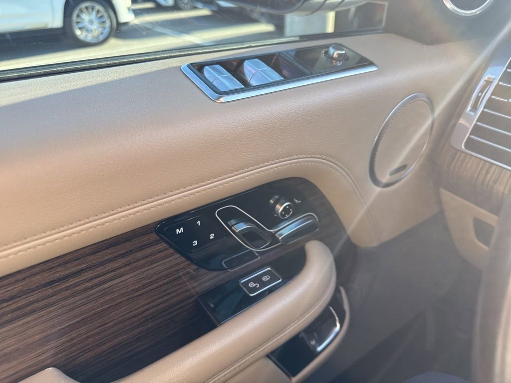 Used 2019 Land Rover Range Rover image 9
