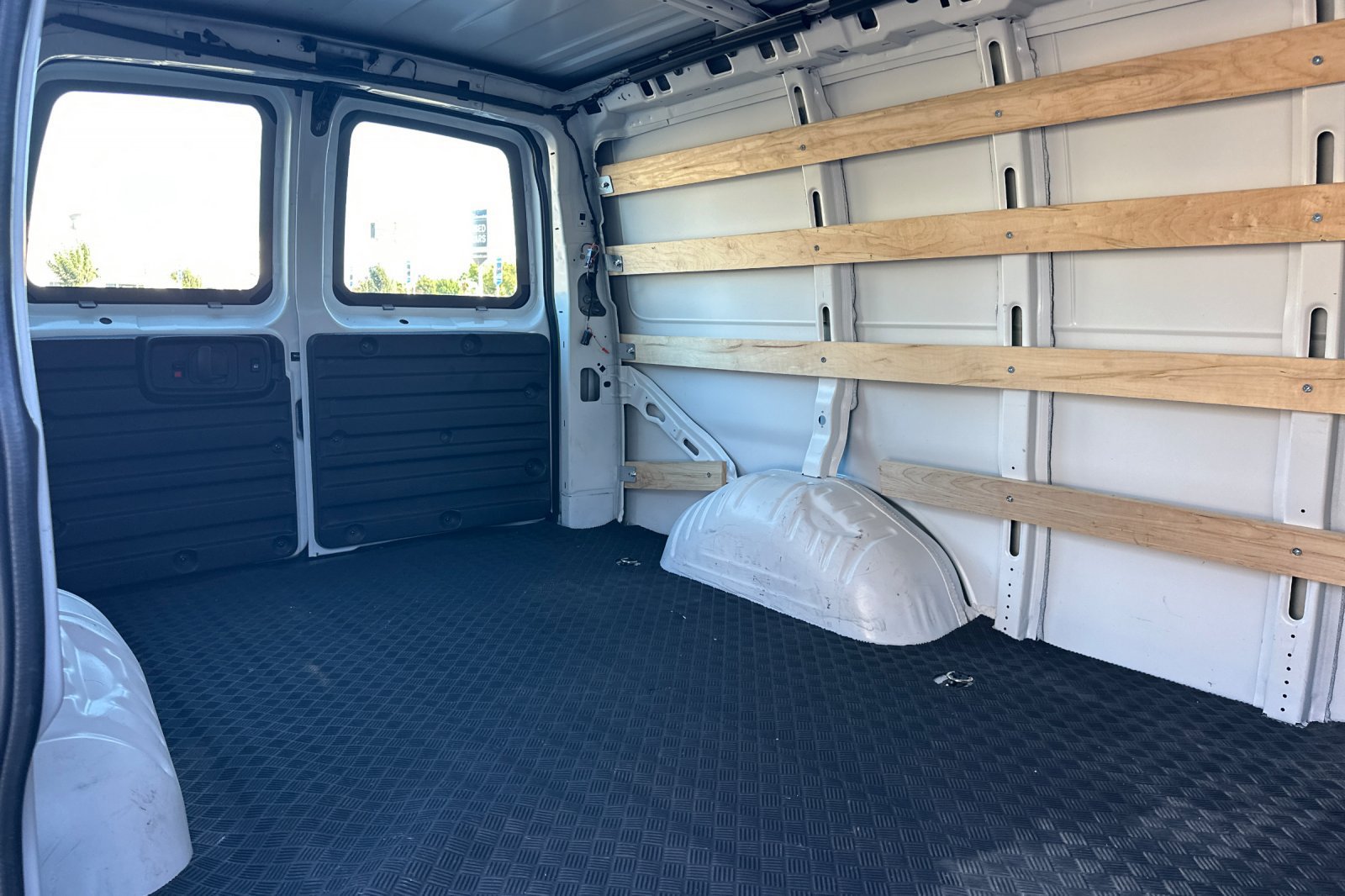 Used 2025 Chevrolet Express 2500 w/ Driver Convenience Package RWD image 14