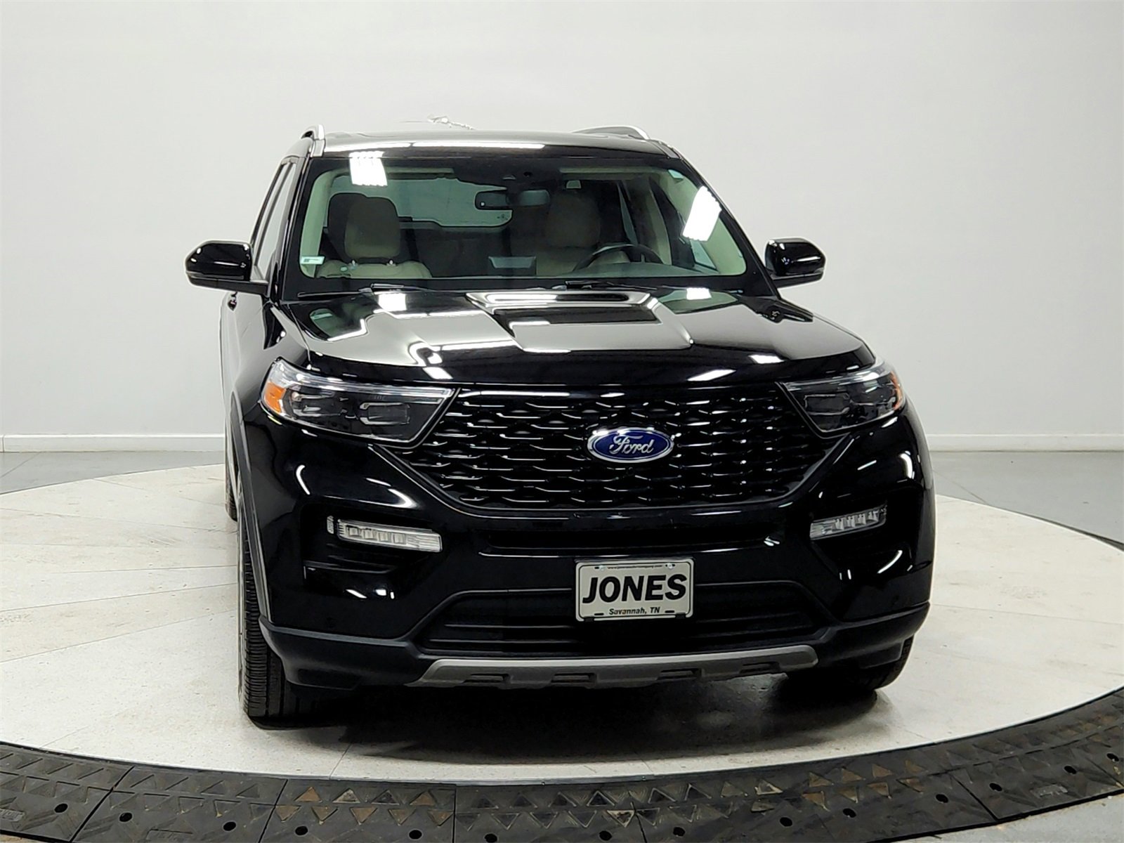 Used 2023 Ford Explorer Platinum w/ Technology Package image 2