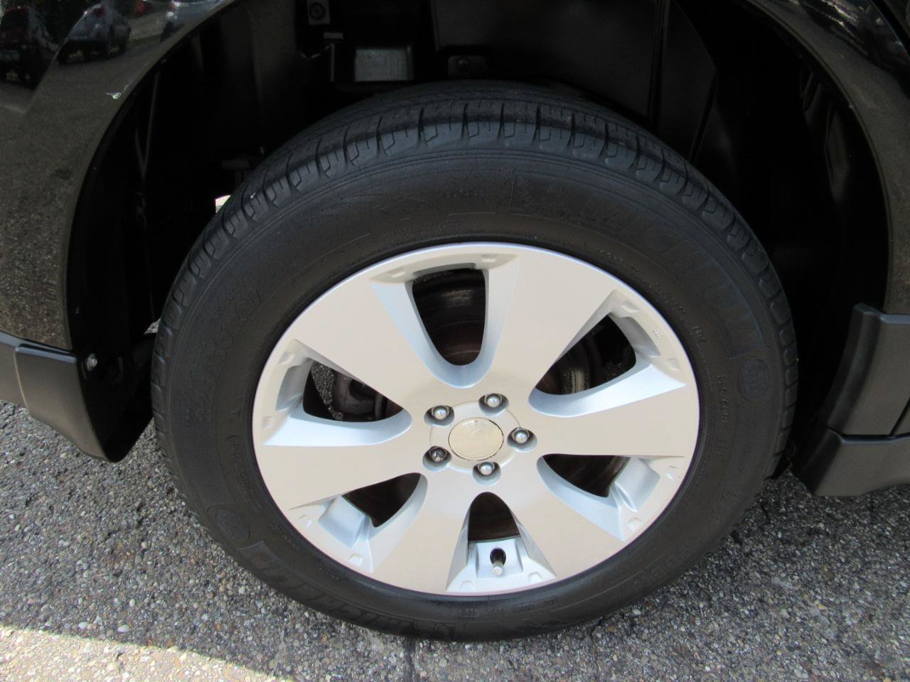 Used 2011 Subaru Outback 2.5i Premium AWD/4WD image 10