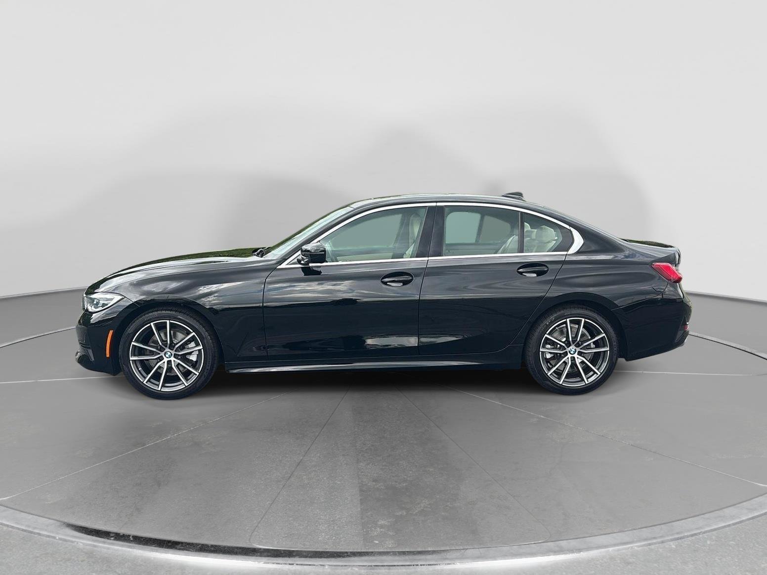 Used 2021 BMW 330i Sedan w/ Convenience Package RWD image 2