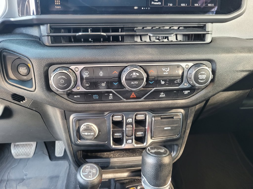 Used 2024 Jeep Wrangler Unlimited w/ Convenience Group AWD/4WD image 22