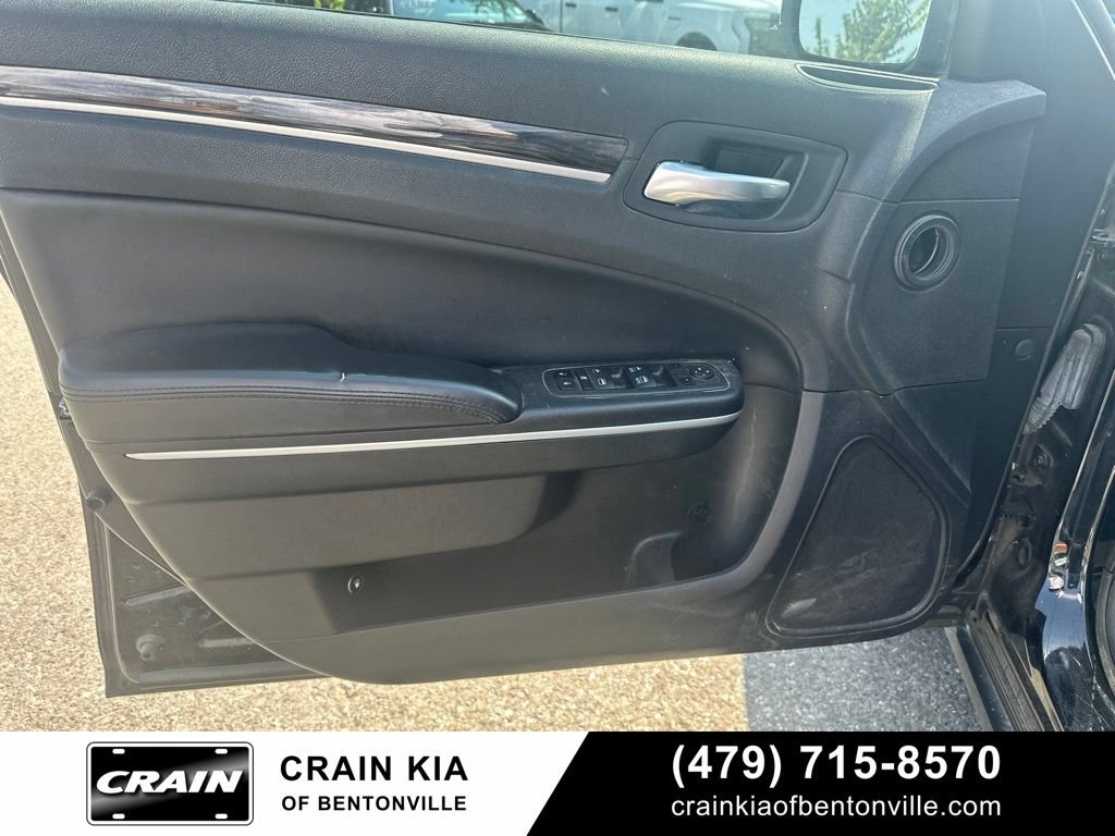 Used 2022 Chrysler 300 Touring w/ Sport Appearance Package RWD image 12
