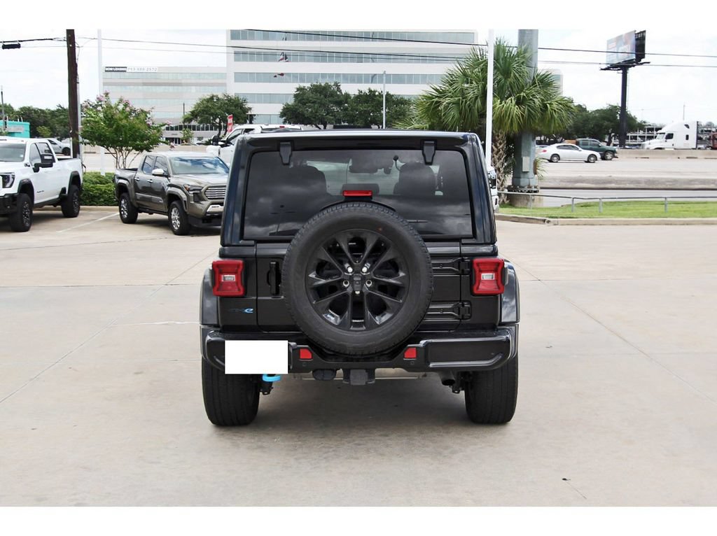 Used 2021 Jeep Wrangler Unlimited Sahara AWD/4WD image 5