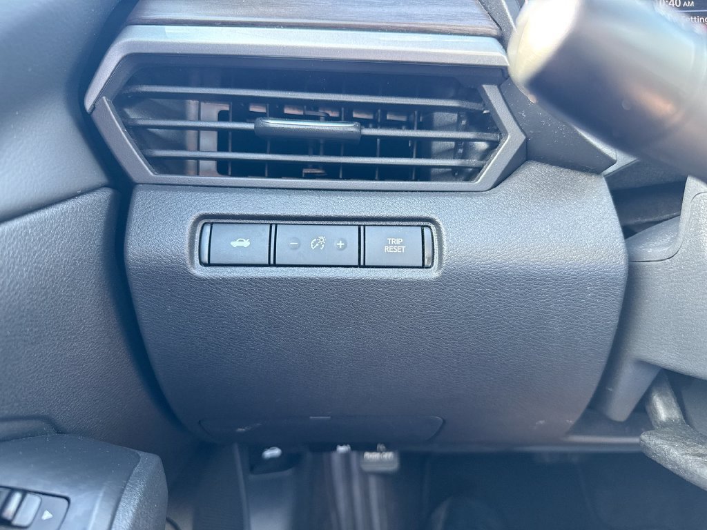 Used 2024 Nissan Altima 2.5 SV FWD image 17