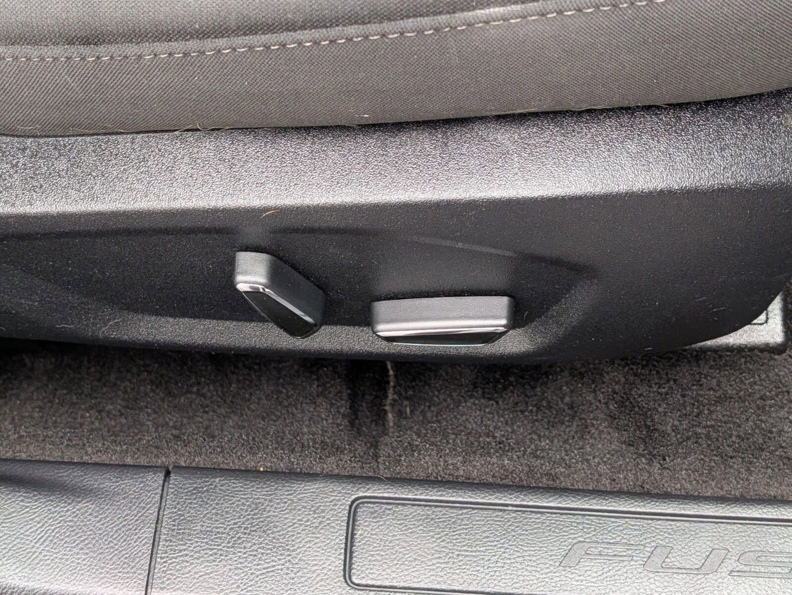 Used 2017 Ford Fusion SE image 20