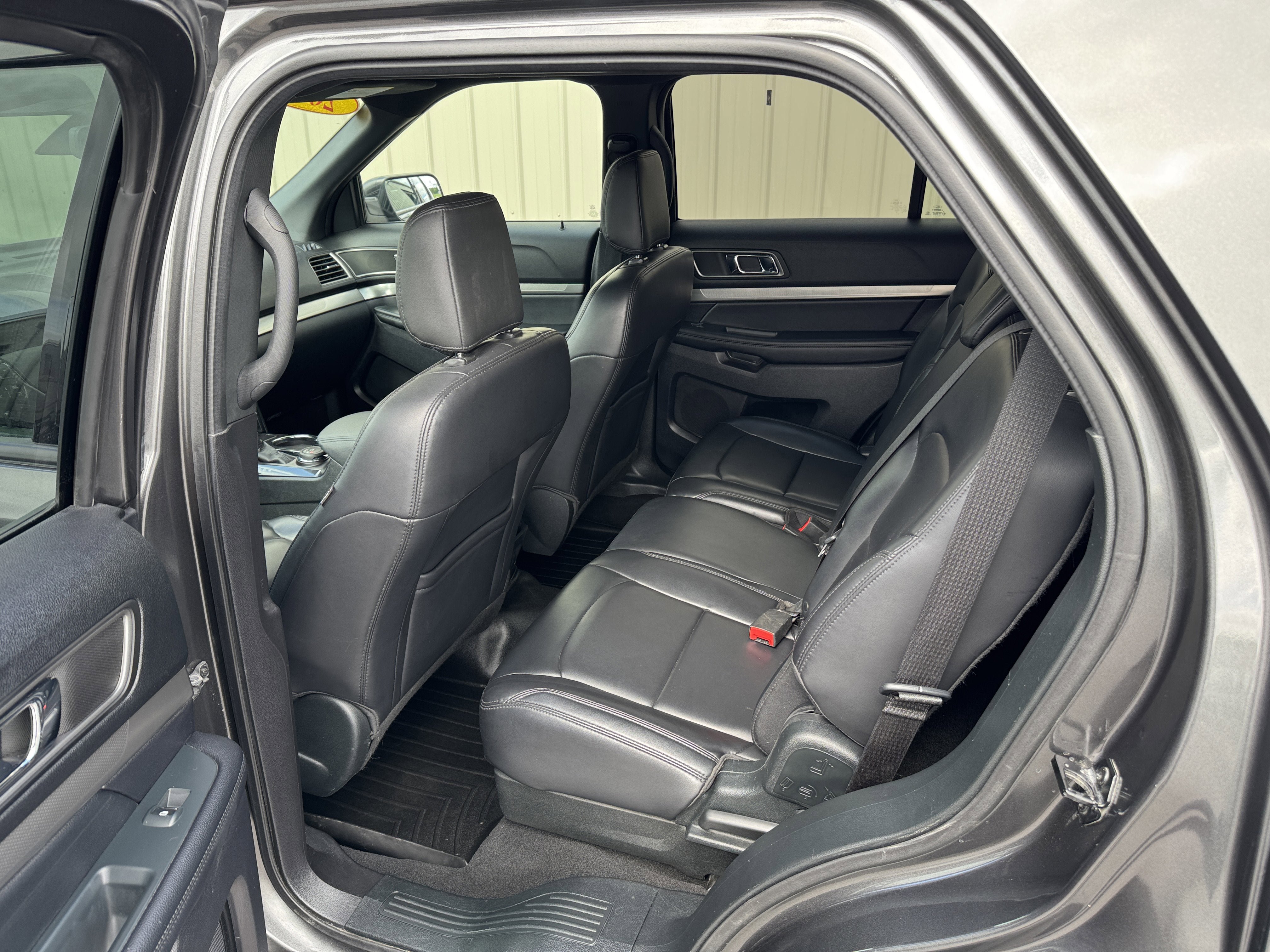 Used 2019 Ford Explorer XLT w/ Equipment Group 202A AWD/4WD image 29