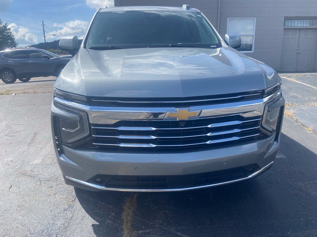 Used 2025 Chevrolet Suburban LT w/ Comfort Package AWD/4WD image 15