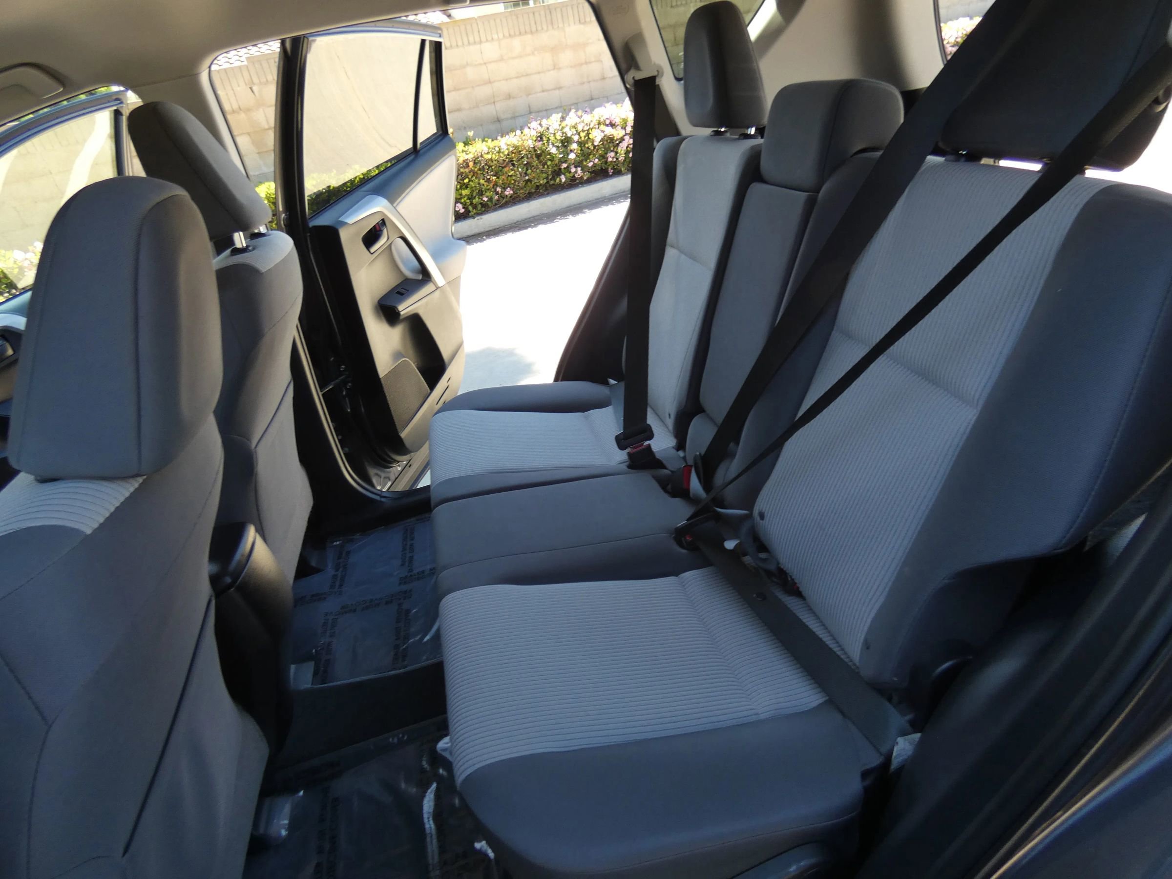 Used 2015 Toyota RAV4 LE image 43