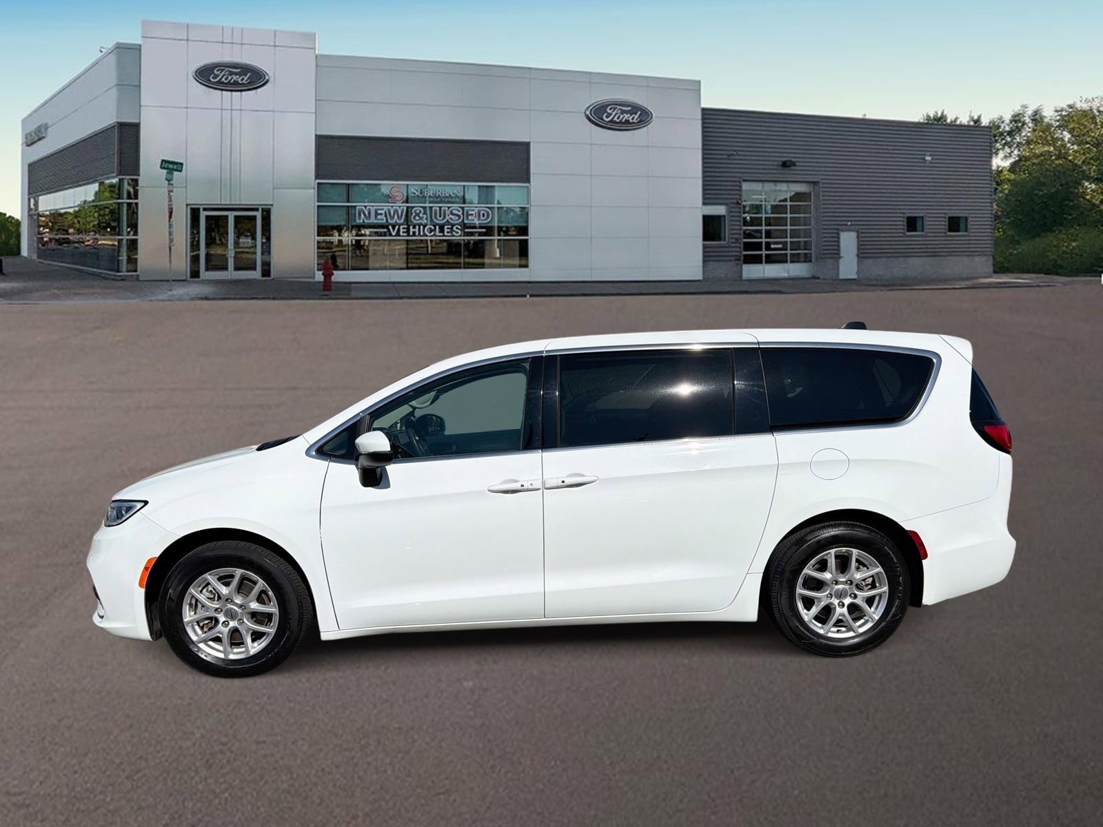Used 2023 Chrysler Pacifica Touring-L FWD image 7