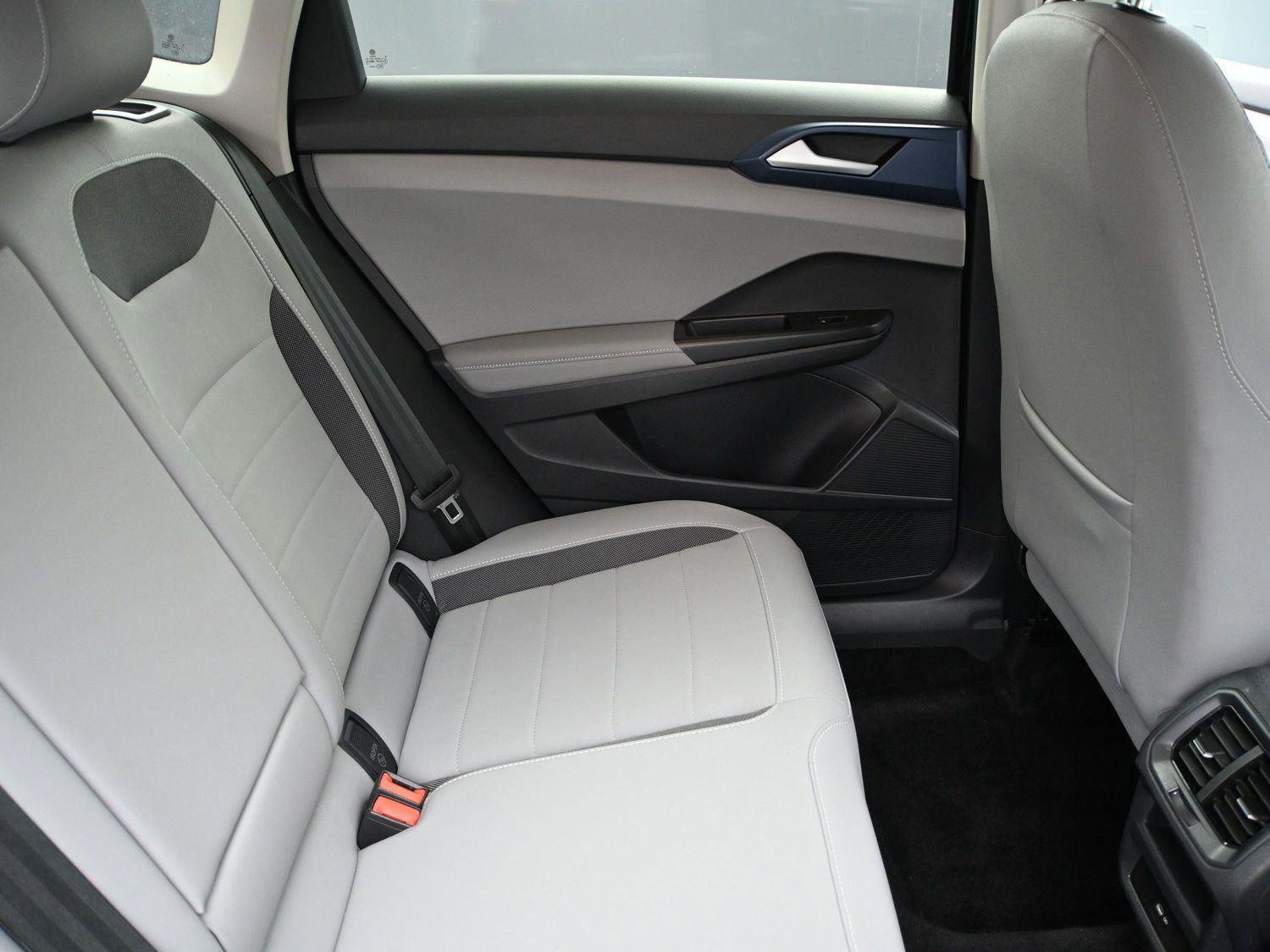 Used 2024 Volkswagen Taos SE image 22