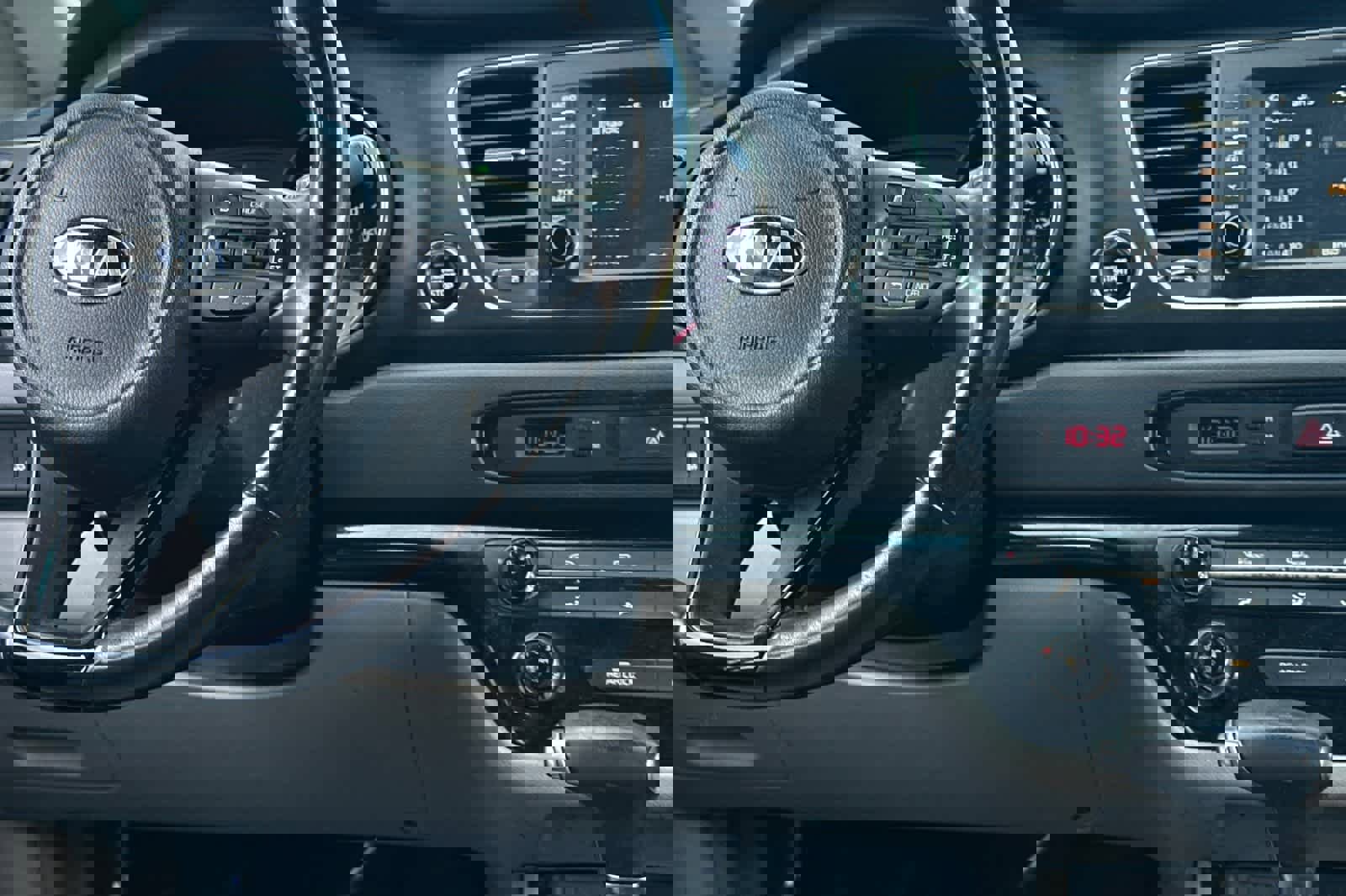 Used 2017 Kia Sedona LX w/ LX Essentials Premium Package image 14