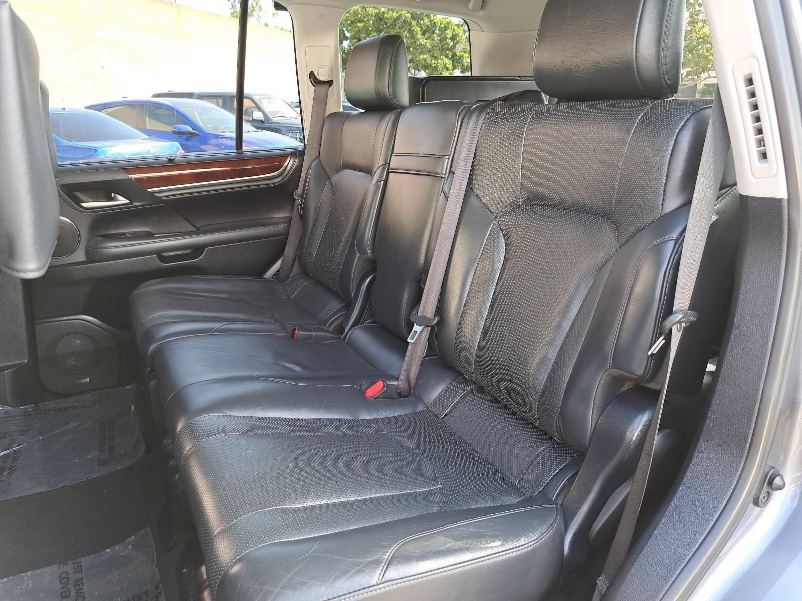Used 2019 Lexus LX 570 4WD w/ Luxury Package image 16