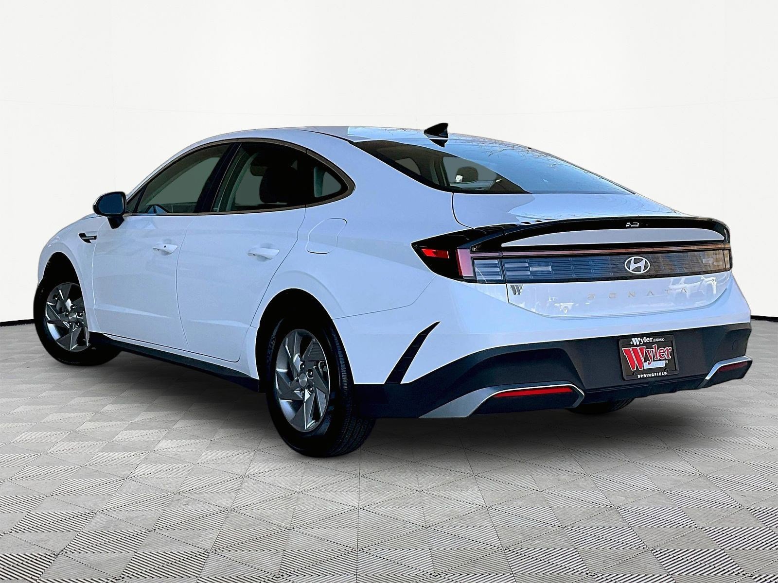 Used 2026 Hyundai Sonata SE FWD image 4