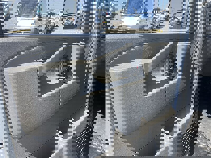 Used 2018 Chevrolet Express 2500 w/ Driver Convenience Package image 11