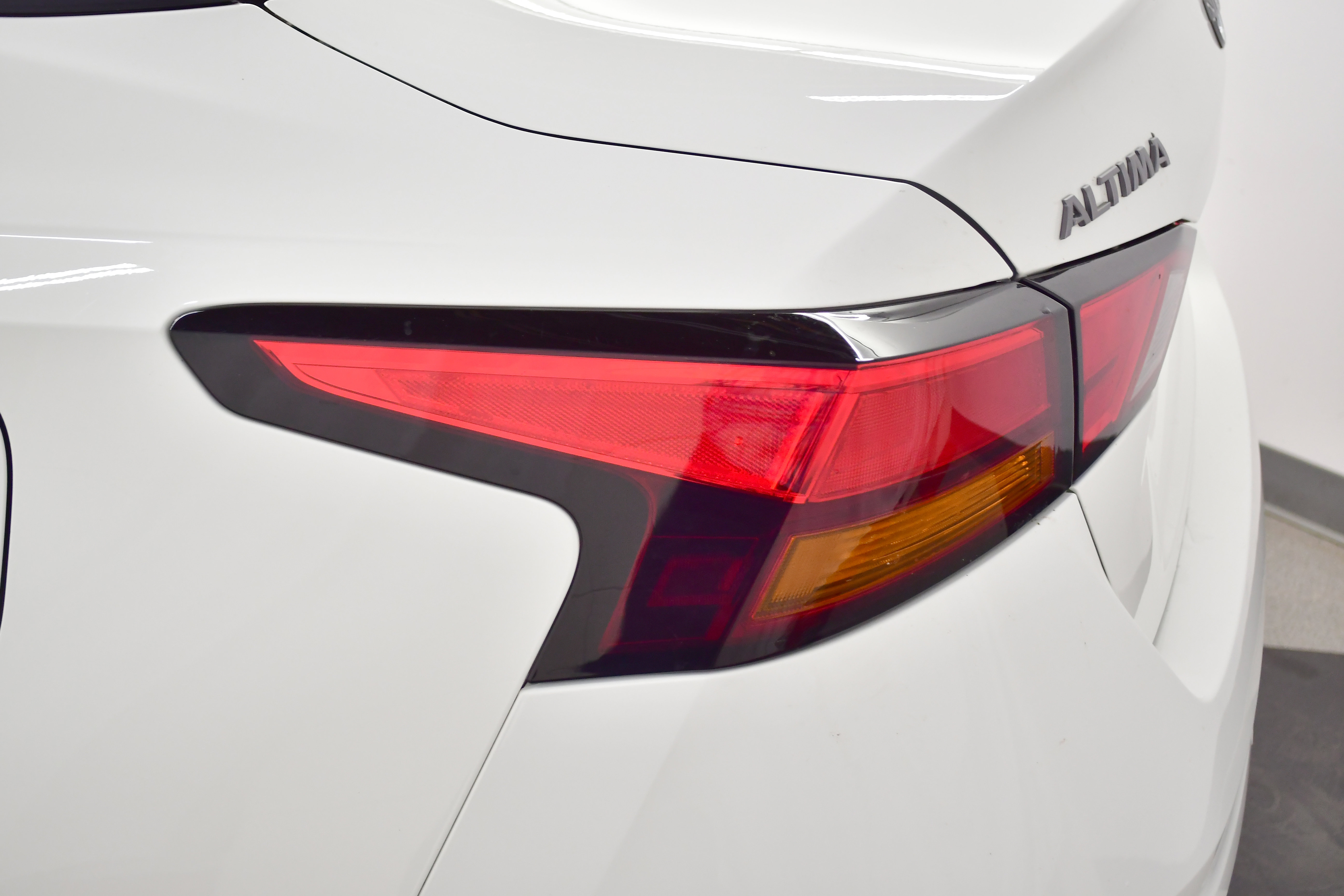 Used 2025 Nissan Altima 2.5 SV FWD image 31