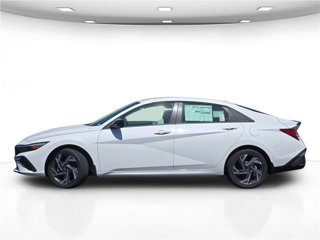 New 2025 Hyundai Elantra SEL image 5