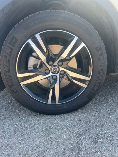 Used 2025 Volvo XC40 B5 Core image 32