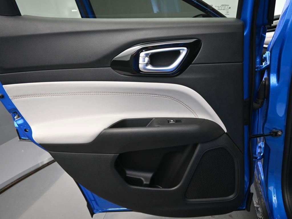 New 2025 Jeep Compass Limited image 14