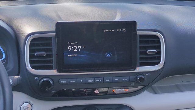 Used 2025 Hyundai Venue Limited image 14