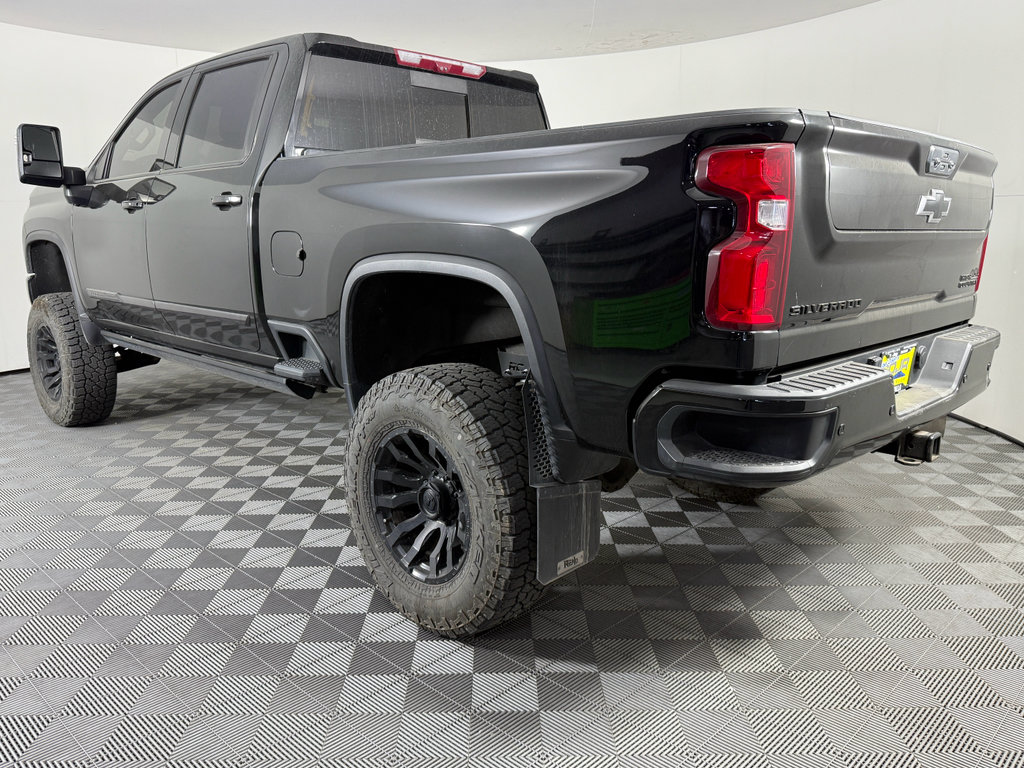 Used 2024 Chevrolet Silverado 3500 High Country w/ High Country Premium Package AWD/4WD image 3