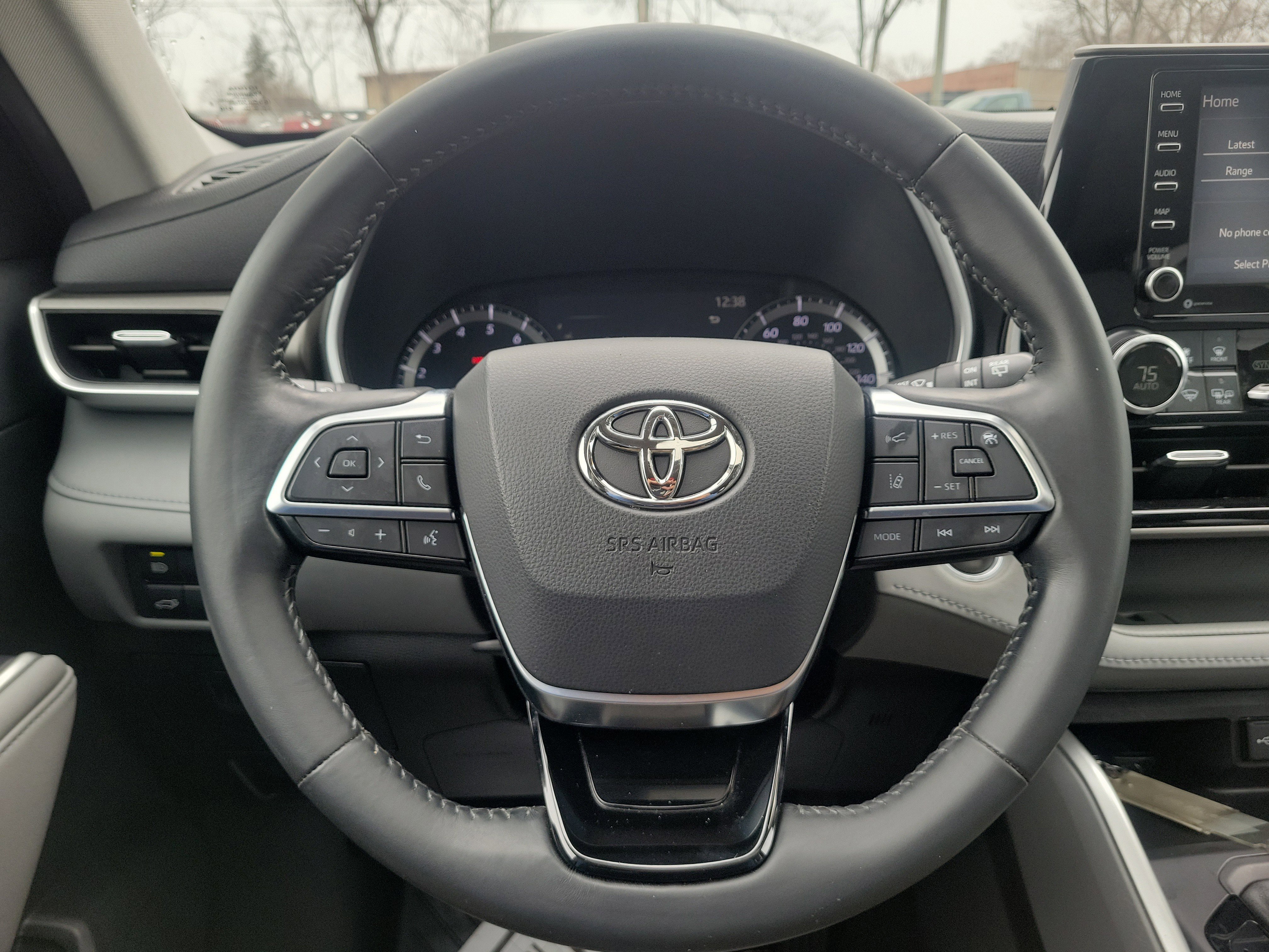 Used 2021 Toyota Highlander XLE image 24