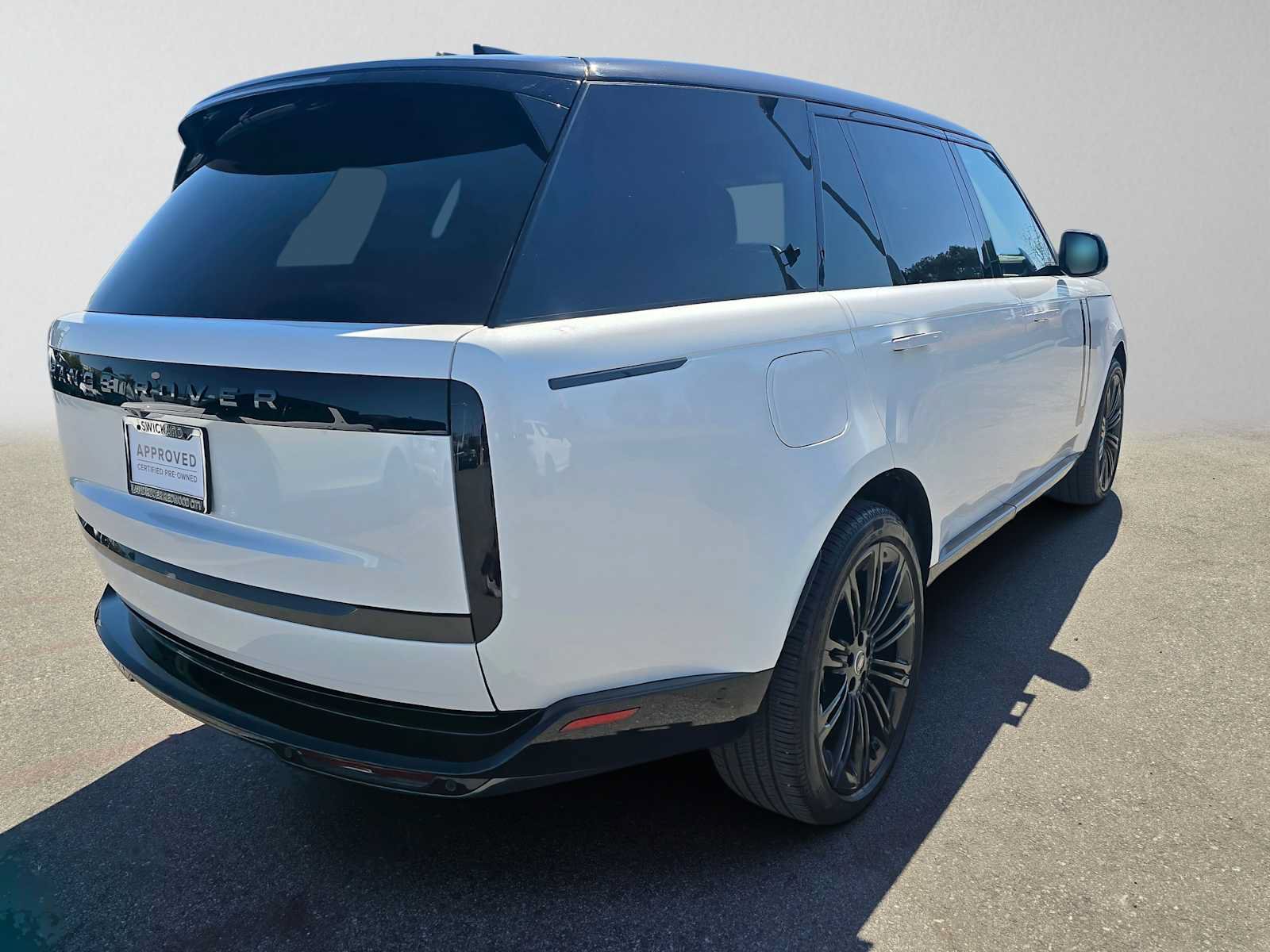 Used 2025 Land Rover Range Rover Long Wheelbase SE AWD/4WD image 5