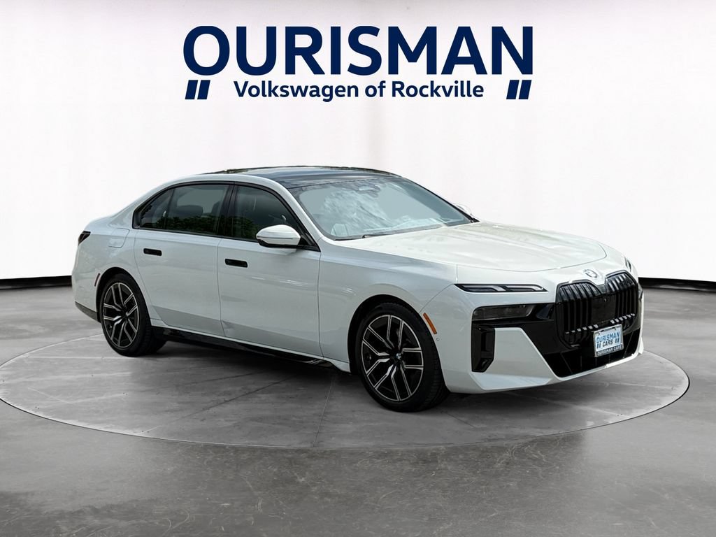 Used 2023 BMW 740i w/ Parking Assistance Package RWD image 1
