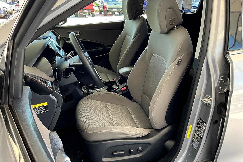 Used 2018 Hyundai Santa Fe SE w/ Cargo Package image 21