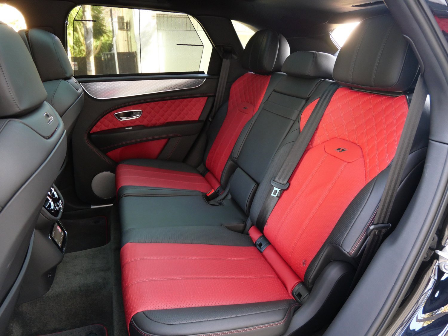 Used 2022 Bentley Bentayga S image 21