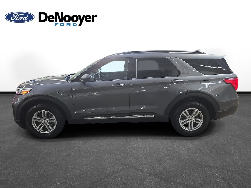 Used 2023 Ford Explorer XLT w/ Equipment Group 202A AWD/4WD image 9
