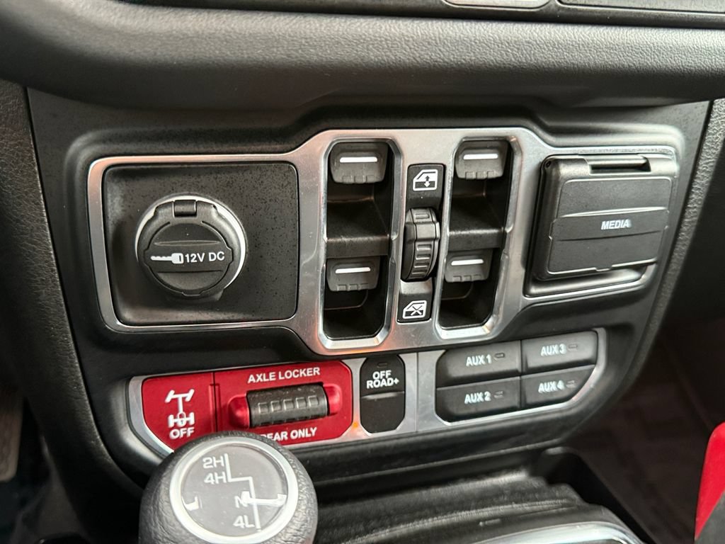 Used 2024 Jeep Gladiator Mojave w/ Steel Bumper Group AWD/4WD image 18