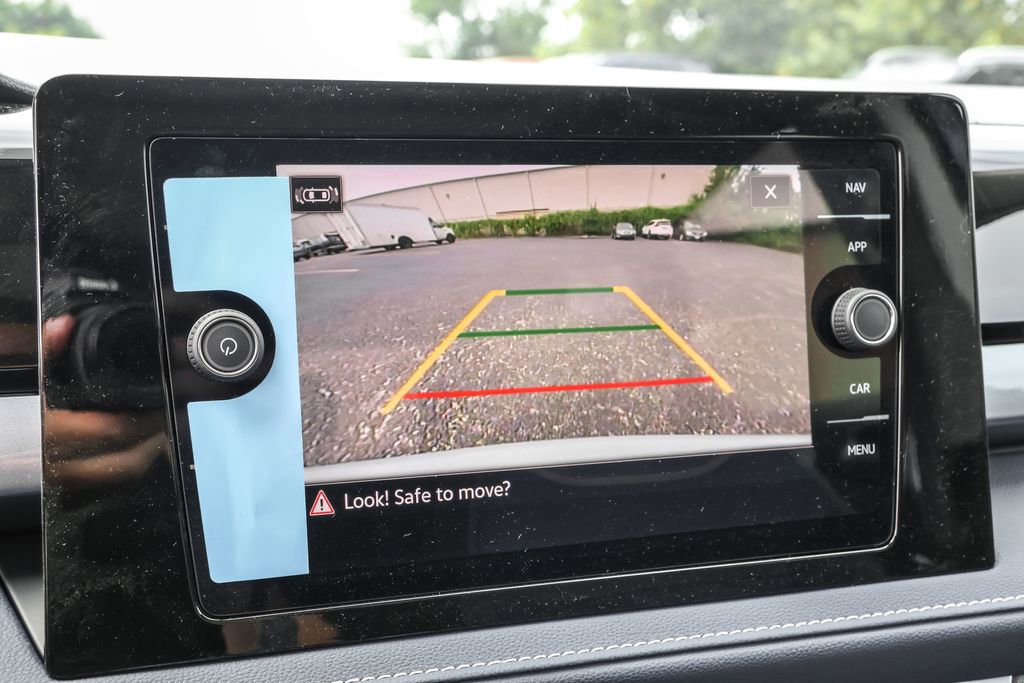 Used 2025 Volkswagen Taos SEL image 7