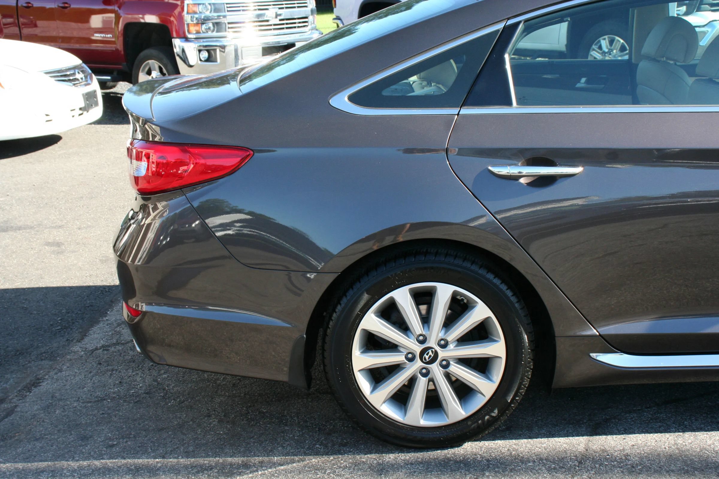 Used 2016 Hyundai Sonata Limited w/ Option Group 05 FWD image 18