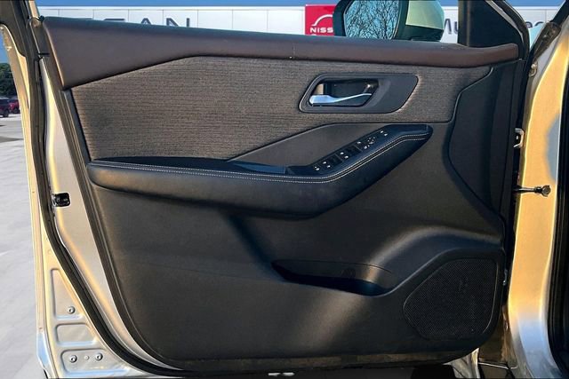 Used 2022 Nissan Rogue SV image 17