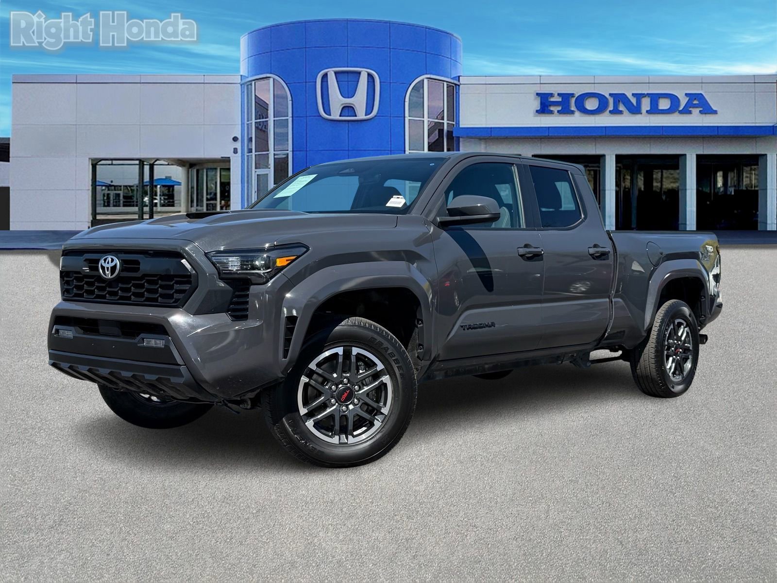 Used 2024 Toyota Tacoma TRD Sport image 2