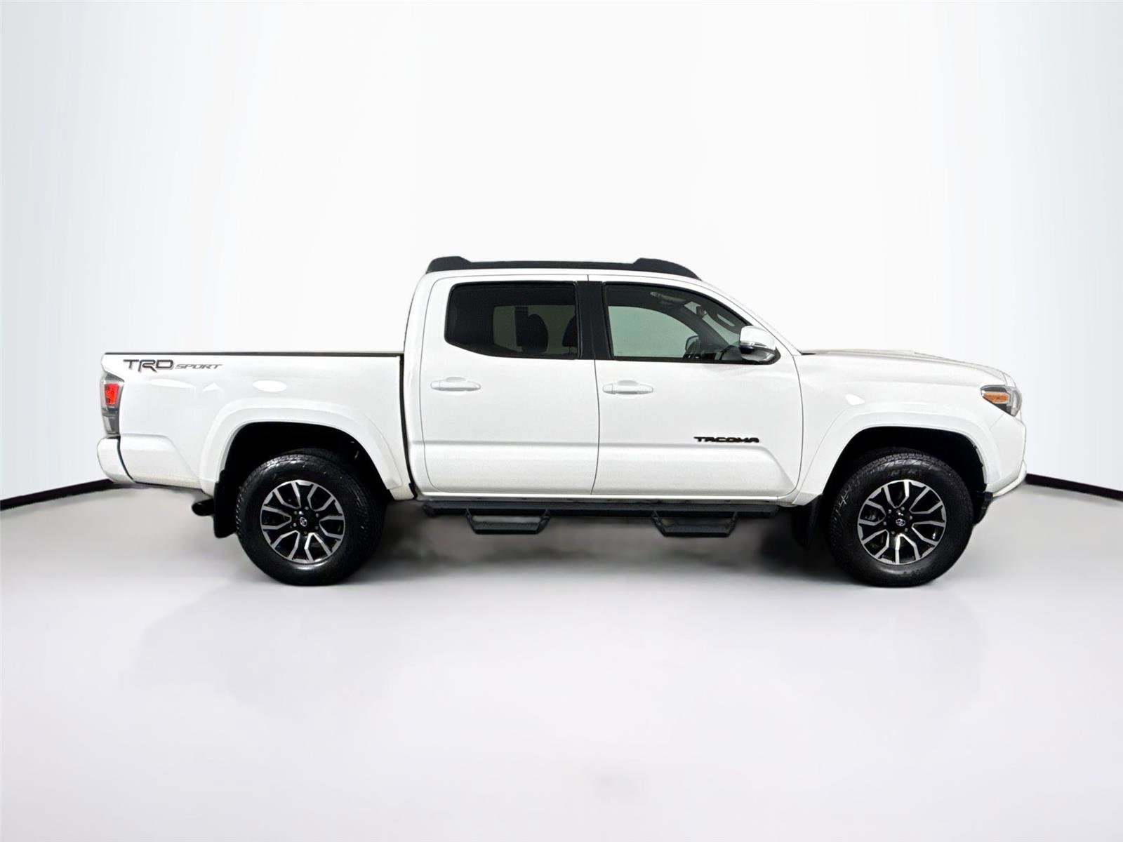 Used 2022 Toyota Tacoma TRD Sport w/ Technology Package RWD image 9
