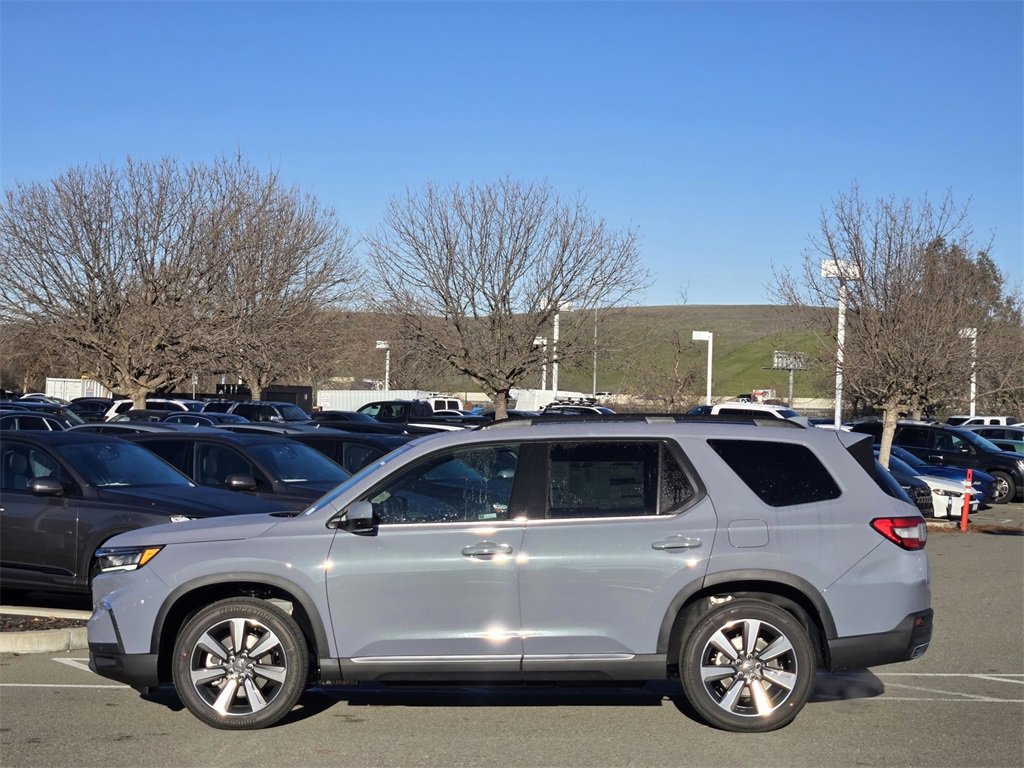 New 2025 Honda Pilot Touring image 7