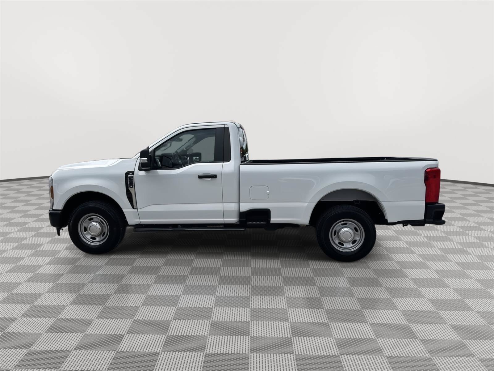 Used 2025 Ford F250 XL RWD image 8