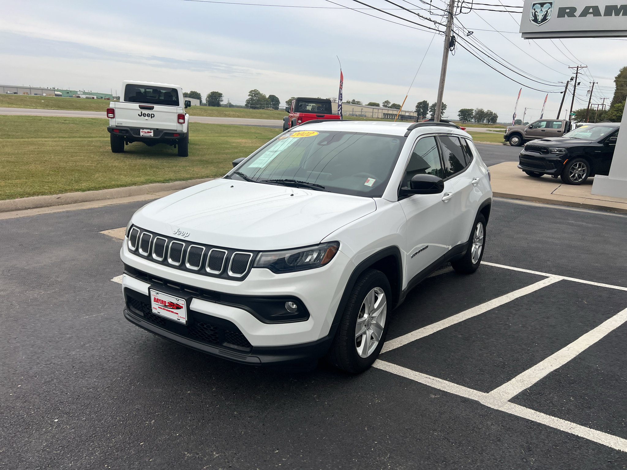 Used 2022 Jeep Compass Latitude FWD image 4