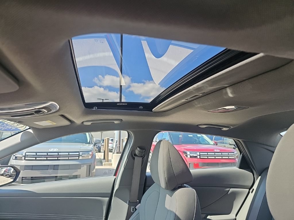 Certified 2025 Hyundai Elantra SEL FWD image 27