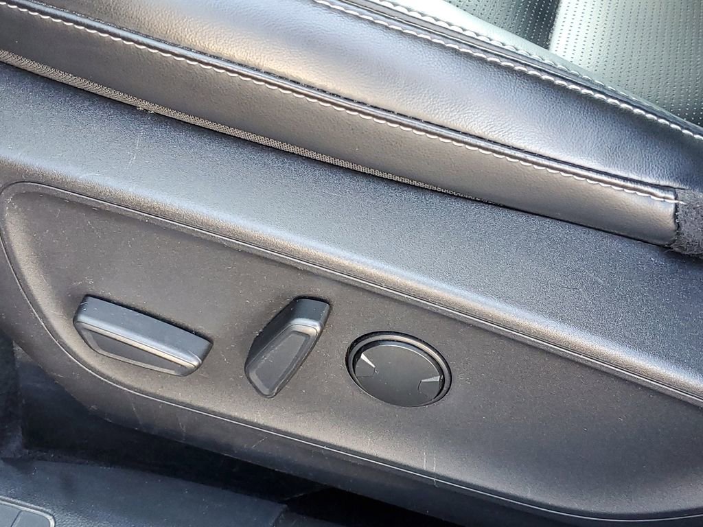 Certified 2025 Ford Escape Platinum image 10