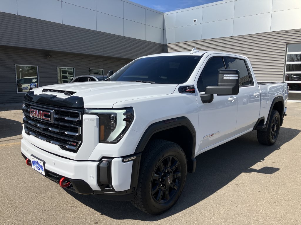 Used 2024 GMC Sierra 2500 AT4 AWD/4WD image 2