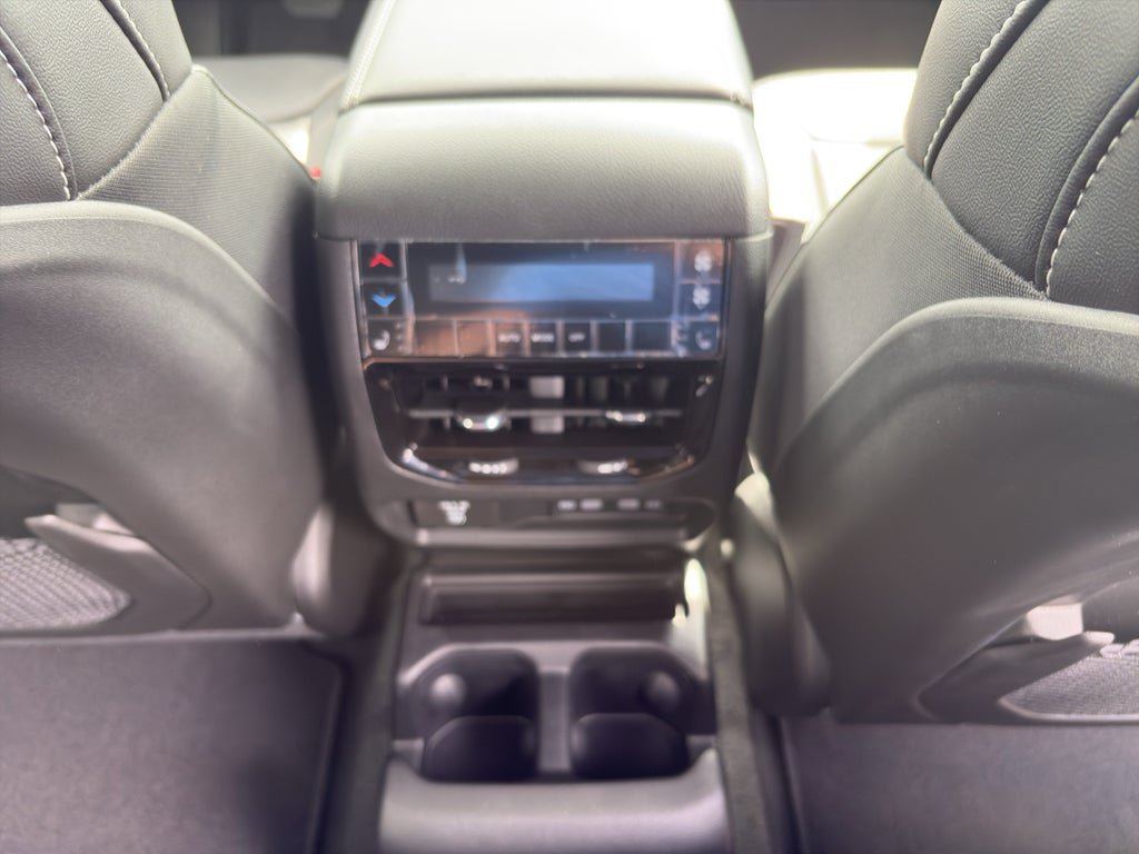 New 2026 Jeep Grand Cherokee L Limited w/ Luxury Tech Group II RWD image 27