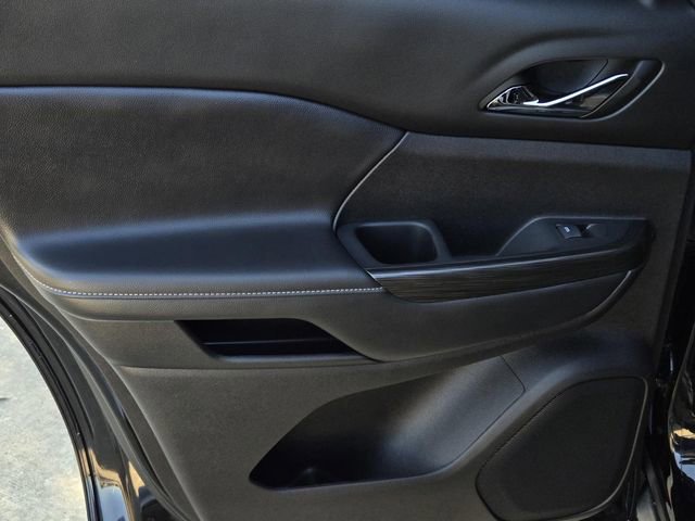 Used 2023 GMC Acadia SLT w/ Elevation Edition image 12