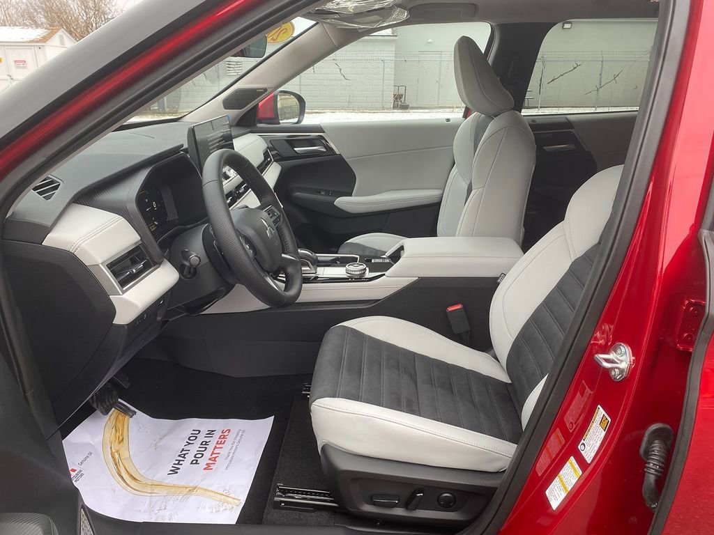 New 2026 Mitsubishi Outlander SE image 12