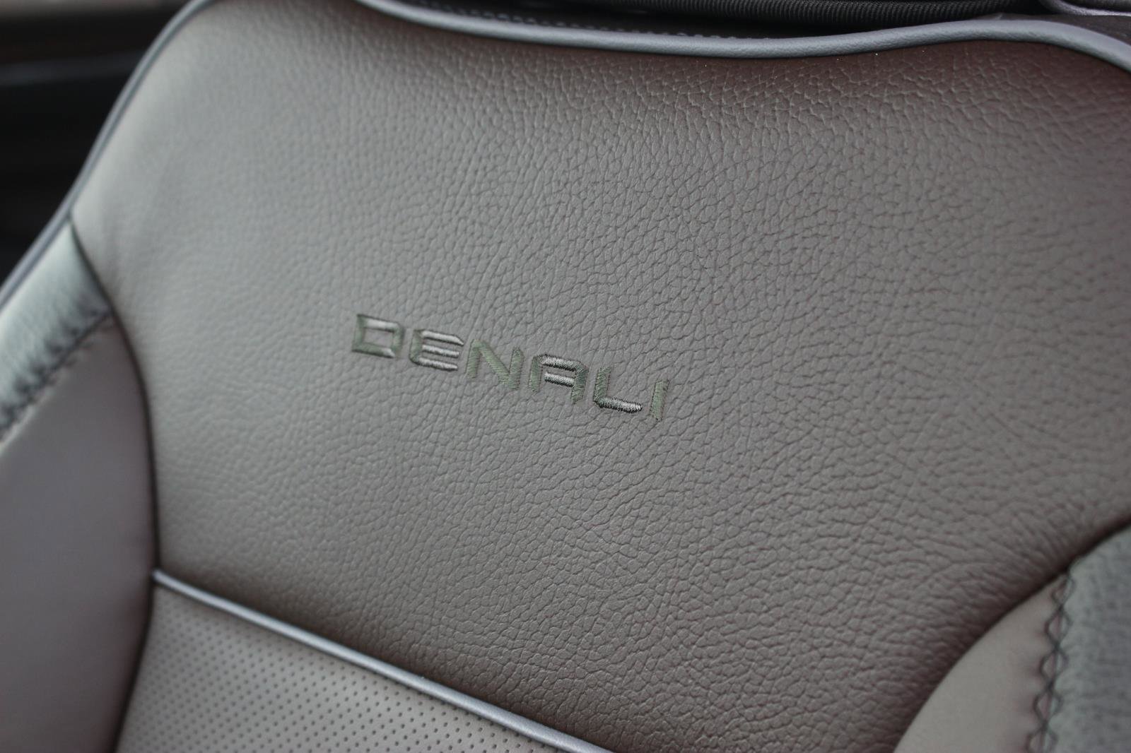 New 2026 GMC Sierra 2500 Denali w/ Denali Reserve Package image 15