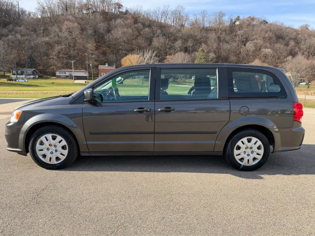 Used 2016 Dodge Grand Caravan American Value Package FWD image 9