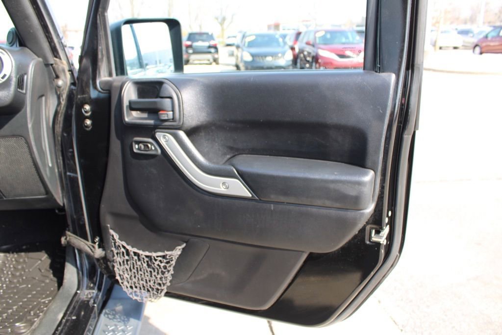 Used 2014 Jeep Wrangler Unlimited Sahara w/ Connectivity Group image 21